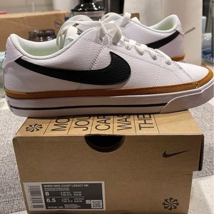 Nike Court Legacy